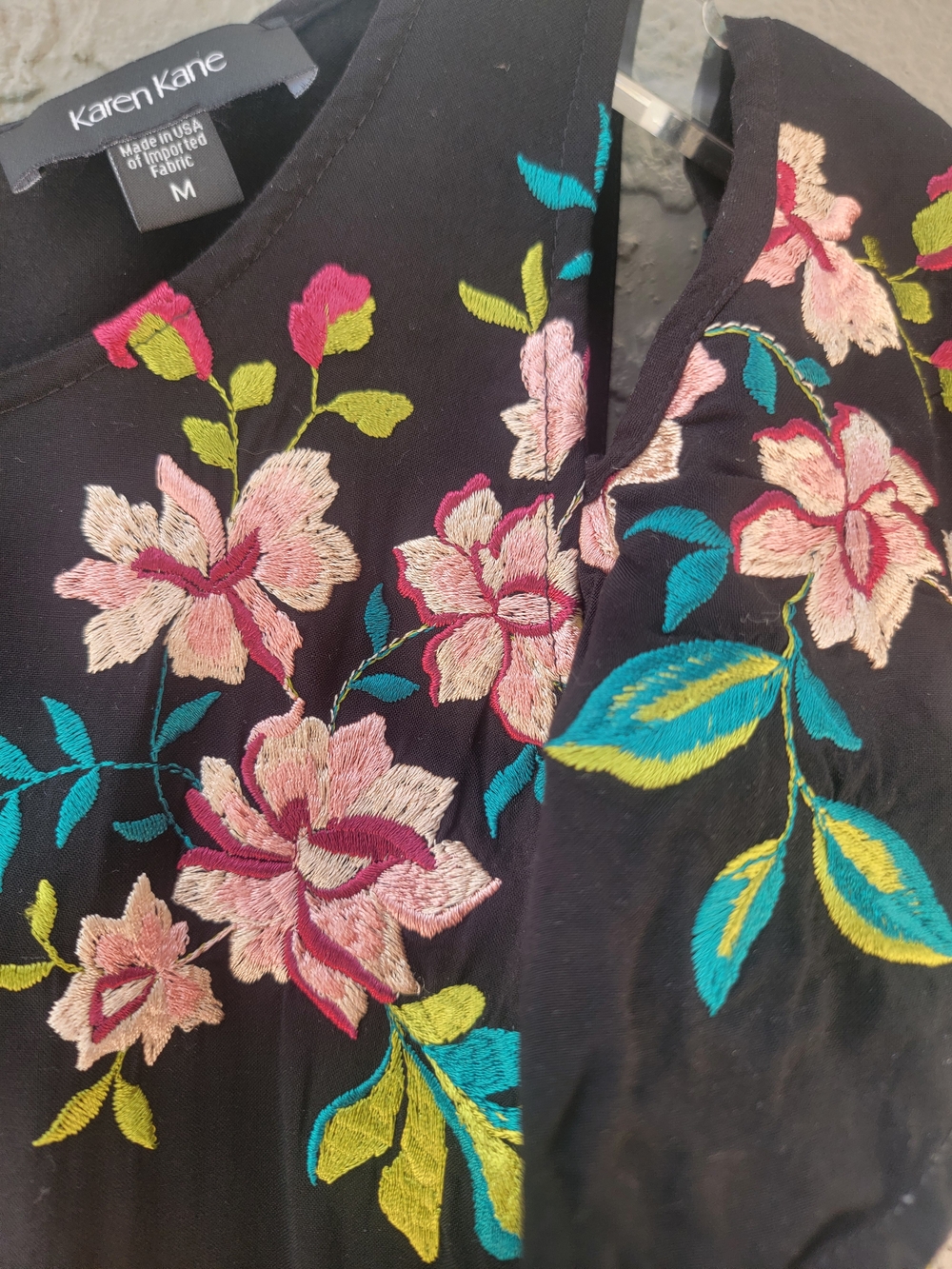 Karen Kane Embroidered Floral Cold Shoulder Blouse Black Size Medium Boho - Picture 4 of 11